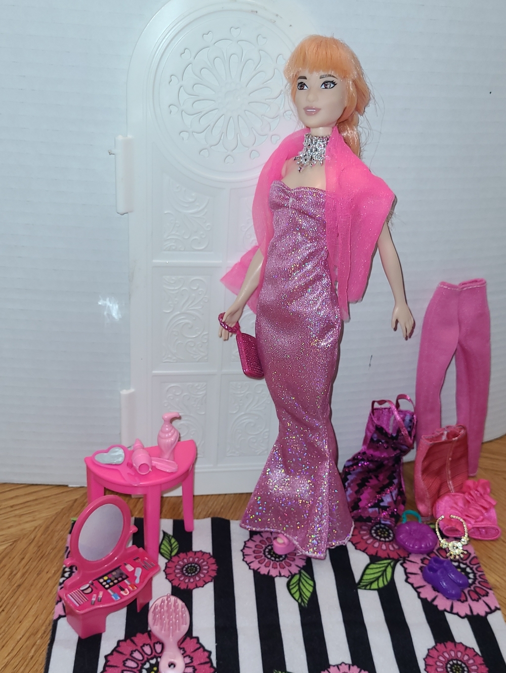 Beautiful Barbie Fashionista#61Pretty In Pink Beauty Set And  Accessories